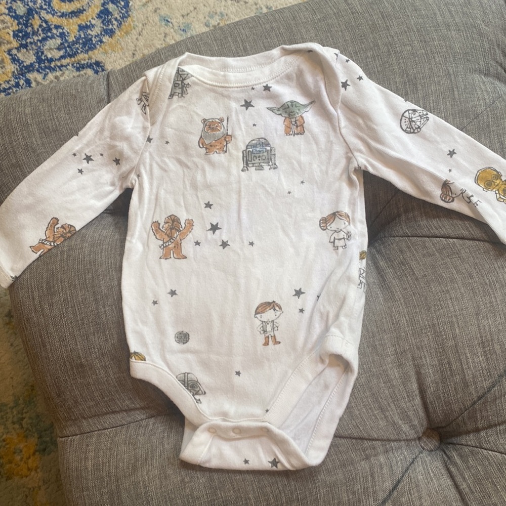 Star Wars Baby Gap Bundle! 3-6 M. 2 Pants, 3 LS onesies, 1 pajamas, 1 sweatsuit - Picture 6 of 16